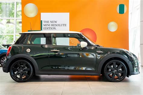 whats  special  mini cooper  resolute edition