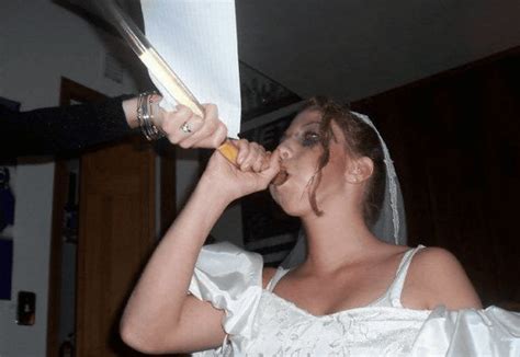 酔っ払ってあられもない姿をさらすウェディングドレス姿の花嫁画像25枚 gigazine