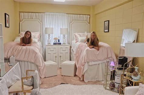 13 Swoon Worthy Southern College Dorm Rooms Styleblueprint
