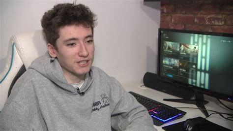 Gamer Having Seizure Saved By Online Friend 5 000 Miles Away Science
