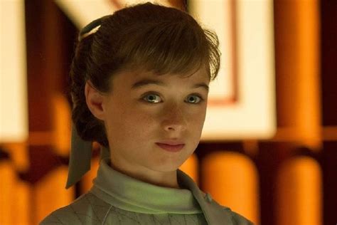 Hoy Amamos A Raffey Cassidy Athena En Tomorrowland Fucsia