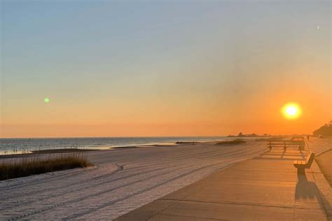 exploring  mississippi gulf coast merry  town