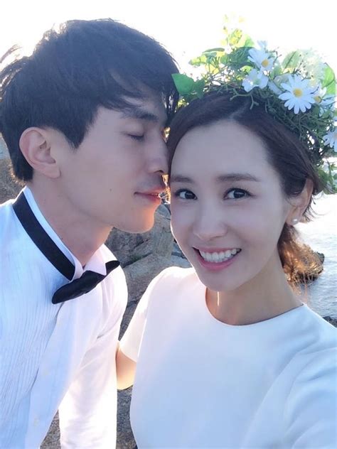 lee da hae shares cute selcas as she says goodbye to hotel king couch kimchi