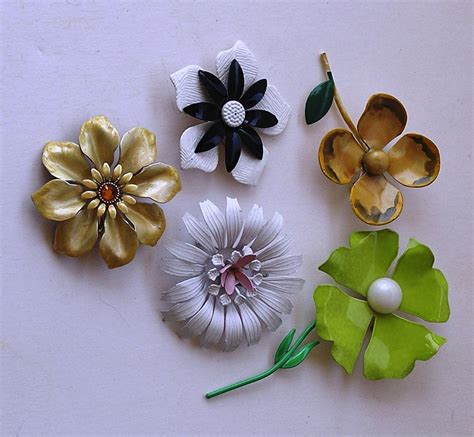 5 vintage retro flower power pins brooches