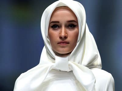 variasi hijab putih
