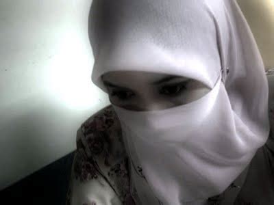 gambar wanita muslimah berhijab cantik