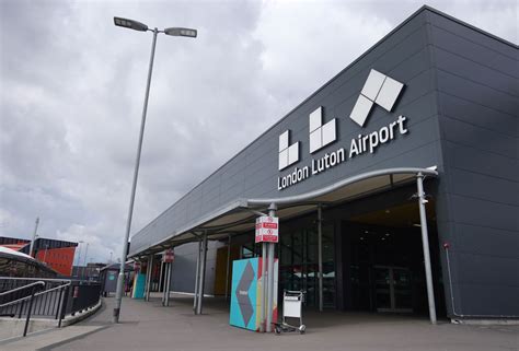 london luton airport aiming    uks  sustainable airport capa