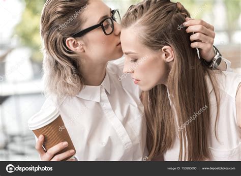 couple de lesbiennes passer du temps ensemble — photographie dmitrypoch