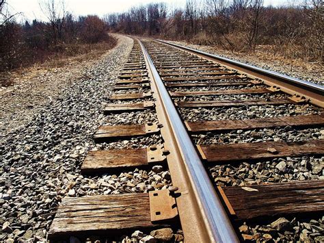 discuss railroad tracks photo shoot bistrain