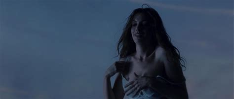 nude video celebs actress anne hathaway