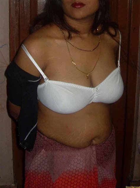 actress nude photos indian desi mallu aunty removing dress