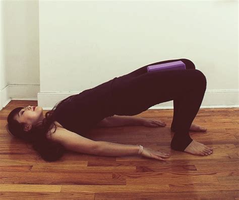 8 Yoga Poses To Slim Thighs Using Yoga Blocks