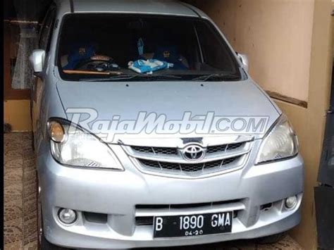 dijual mobil bekas toyota avanza   bekasi id