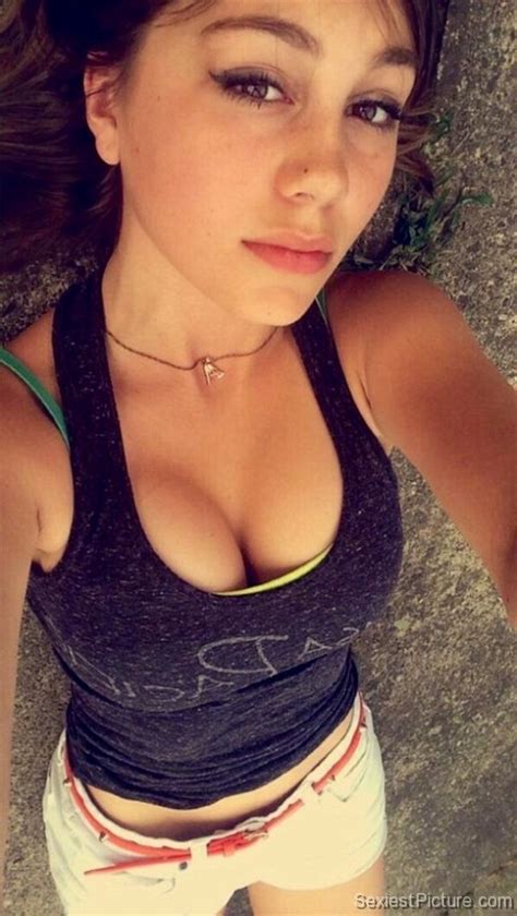 Sexy Hot Teen Selfie Cute Cleavage Boobs Shorts
