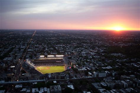 wrigley field  ultimate guide   chicago cubs ballpark