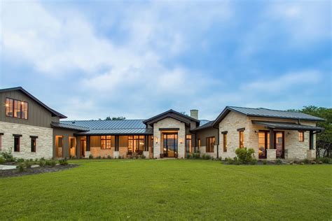 hill country farmhouse vanguard studio  austin texas architect