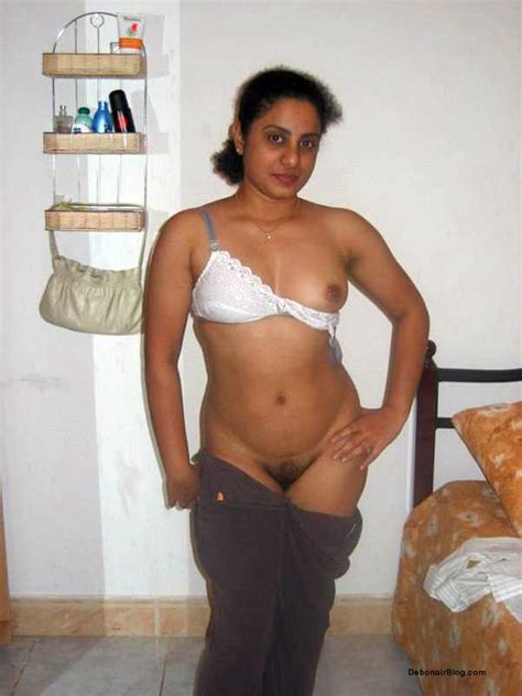 sexy pics of desi hot south indian mallu girl removing bra and panty 9