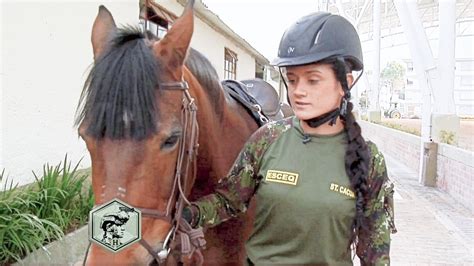 Primera Mujer Del Arma De Caballería Del Ejército Nacional