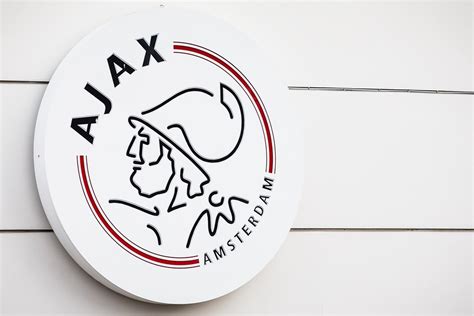 ajax dankzij torenhoge winst naar  miljoen euro eigen vermogen voetbal international