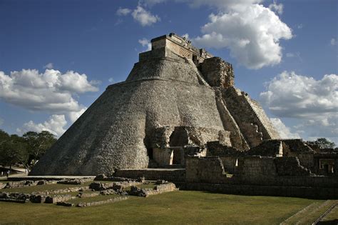 ancient mayan architecture temples  palaces