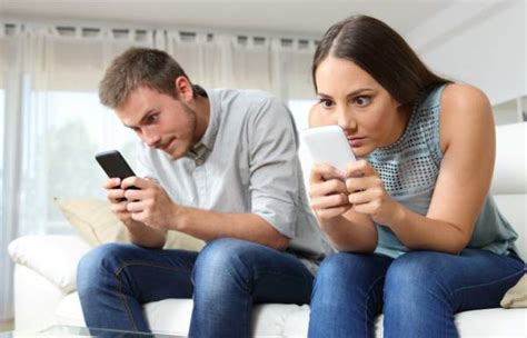 4 striking reasons why couples who share photos on social media are not the happiest trendszilla