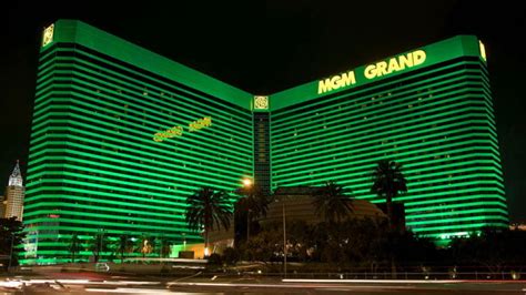 mgm resorts  strong  quarter earnings