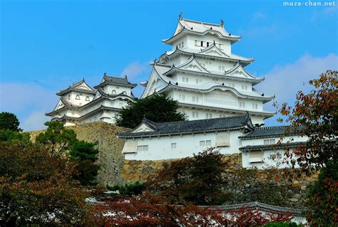 simply beautiful japanese scenes himeji castle in the autumn
