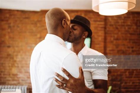 Gay Black Men Kissing Stockfoto S En Beelden Getty Images