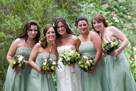 wedding dos and don ts how to treat your bridesmaids inside weddings