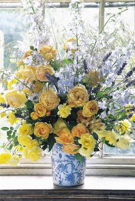 images  flower arrangements  pinterest floral arrangements white roses  vase