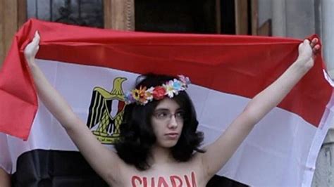 Egypt’s ‘nude Poser’ Ridicules The Muslim Call To Prayer
