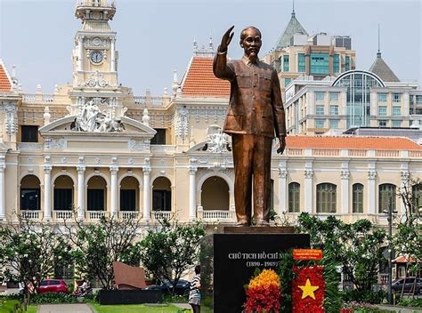 greece  unveil statue  vietnams communist leader ho chi minh
