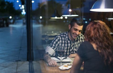 how to flirt with women in bars dating tips