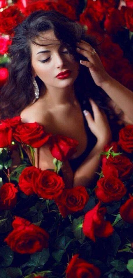 Roses Des Coeurs Lady In Red Beautiful Women