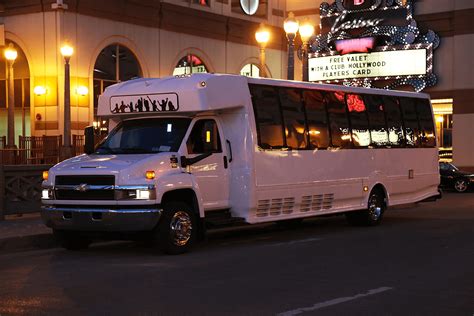 luxury party limo buses  chicago il   suburbs