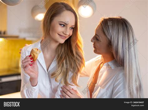 pretty blonde lesbians telegraph