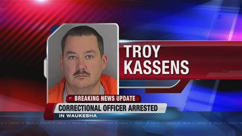 waukesha co correctional officer charged with sexual