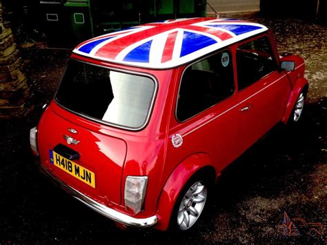 reserve mint classic mini cooper  red white roof show car  engine
