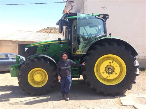 agrícola castellana entrega john deere 6215r a tractorpasión