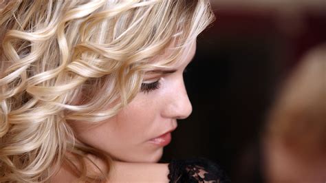 Iveta Vale Blonde Bare Shoulders Women Face Model