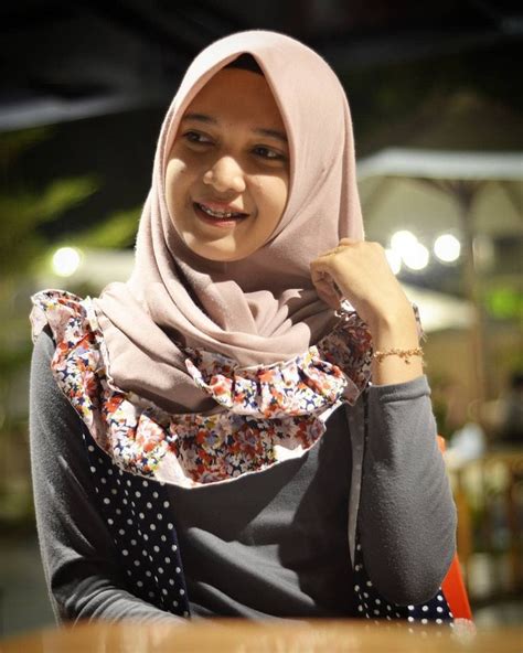 Pin Oleh Bianmumu Di Hijab Cantik Gaya Hijab Pakaian