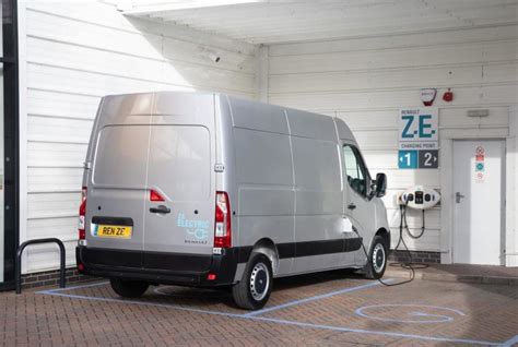dieselecocar magazine renault launches master ze electric van
