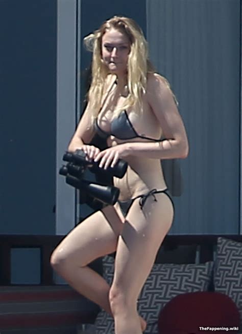 sophie turner nude pics and vids the fappening