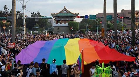 taiwan holds asia s largest gay pride parade as thousands
