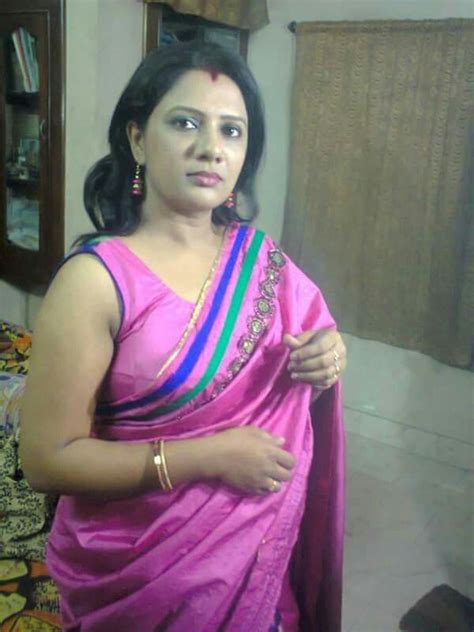 real hot aunty in saree with sleeveless blouse real life yummy aunties pinterest saree