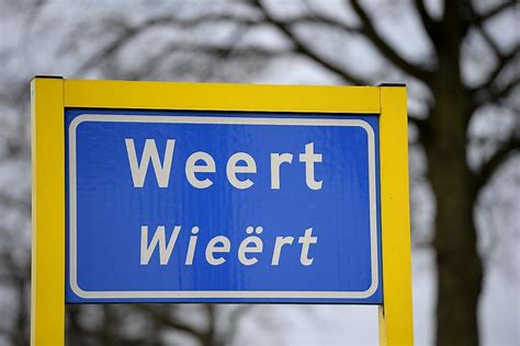 weert binnenkomst bord  boards place names youre awesome  signs    world
