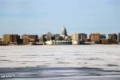 downtown skyline city  madison  state capitol building stock photo  image