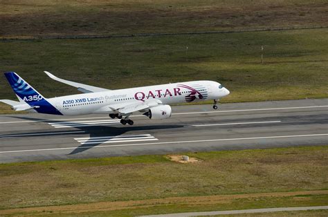 qatar airways airbus   xwb  flight  livery