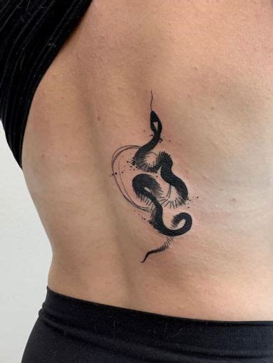 Discretos Y Hermosos Tatuajes De Serpientes Que Sacarán Tu Lado Más Sensual