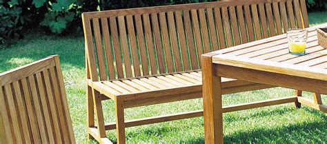 comment proteger son salon de jardin en bois produit protection entretien meubles de jardin